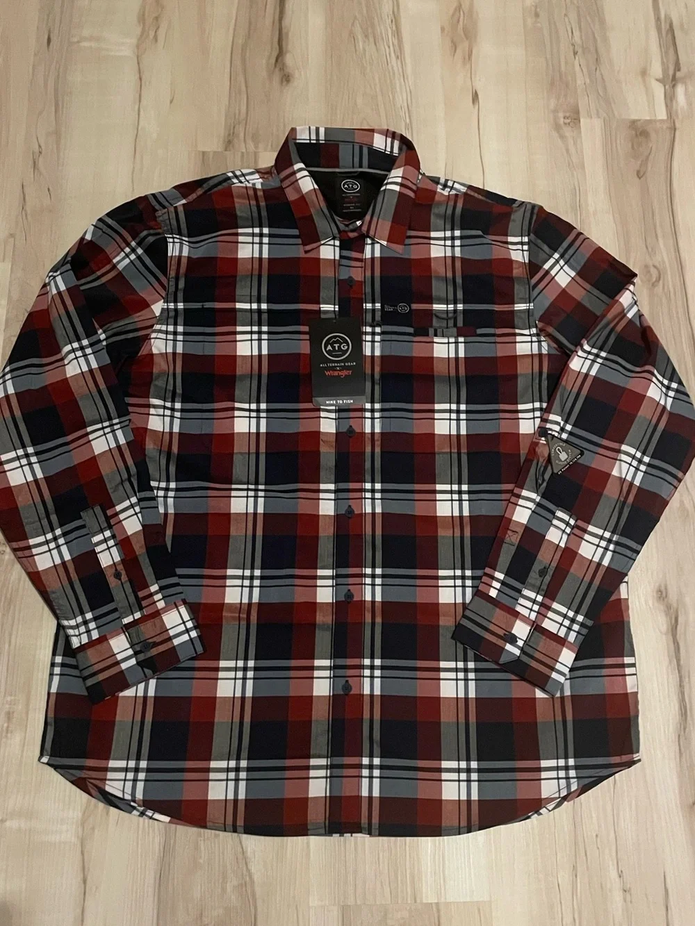 Wrangler ATG Plaid Button Up Shirt Men’s Size XL Navy Maroon Hike to Fish UPF 30